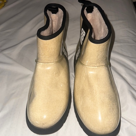 Plastic Uggs - Picture 1 of 7